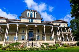 Chautauqua, NY Hotels – Relaxing Stays in a Lakeside Region